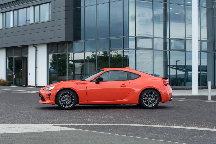  Toyota GT 86 Orange Edition 2017 года  (UK) (фото 5 из 18)